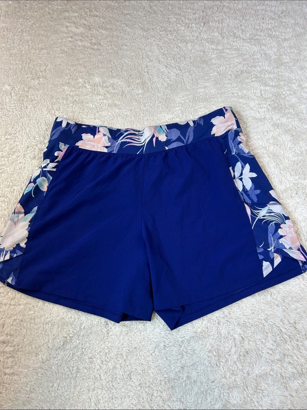 Tek Gear blue and floral athletic shorts XL